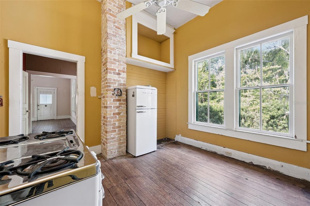 251 HORATIO AVENUE — photo 12 of 50