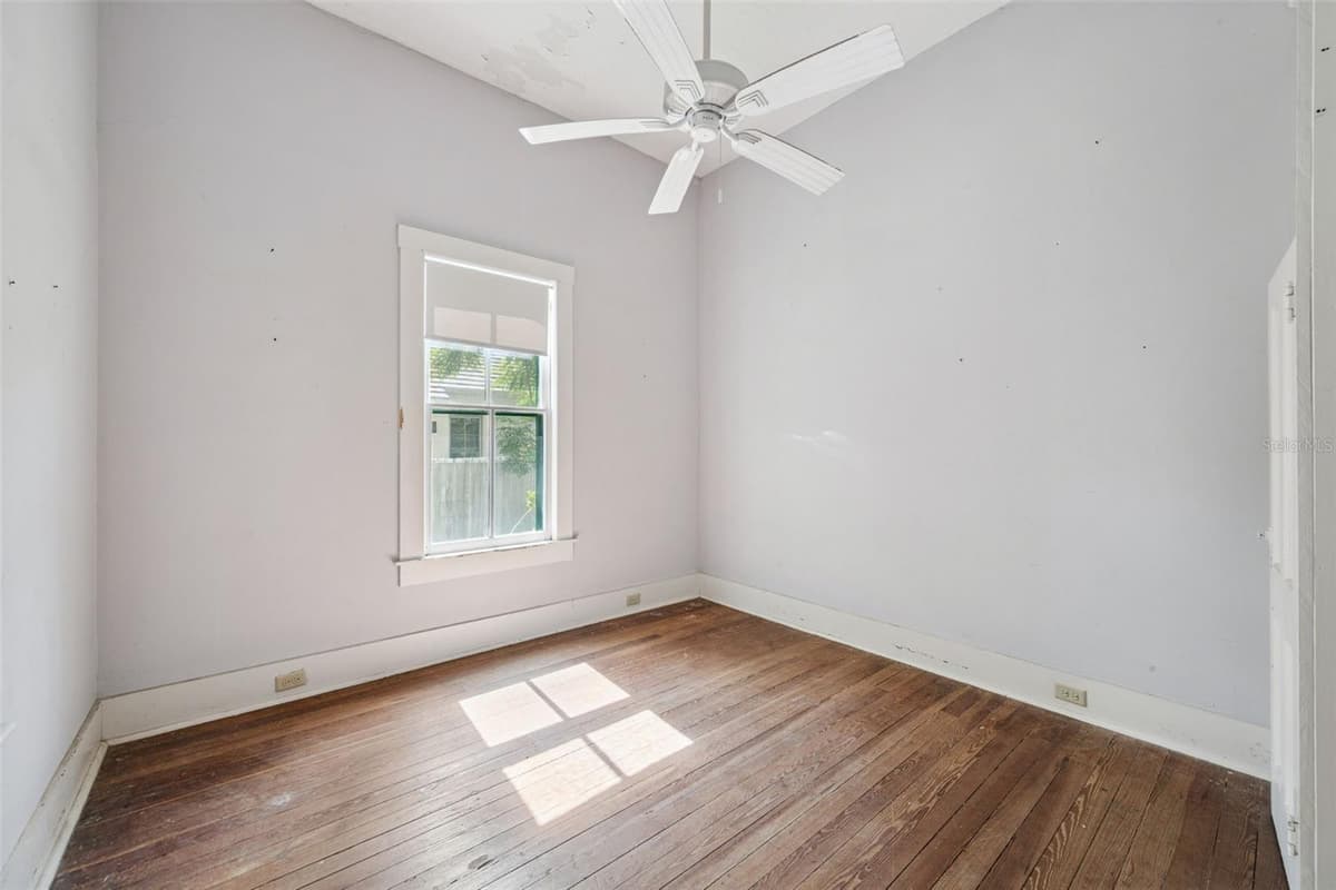 251 HORATIO AVENUE — photo 18 of 50