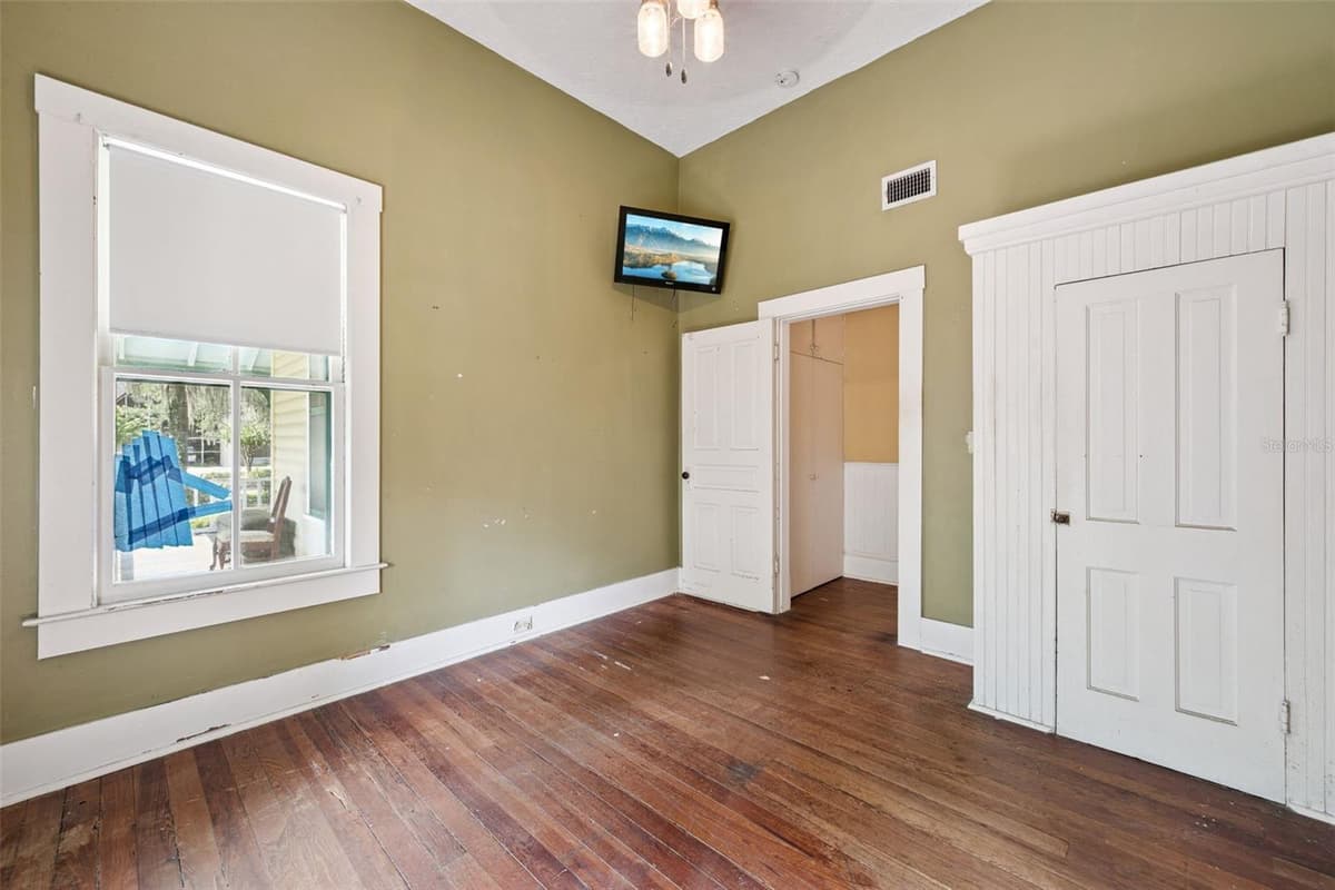 251 HORATIO AVENUE — photo 24 of 50