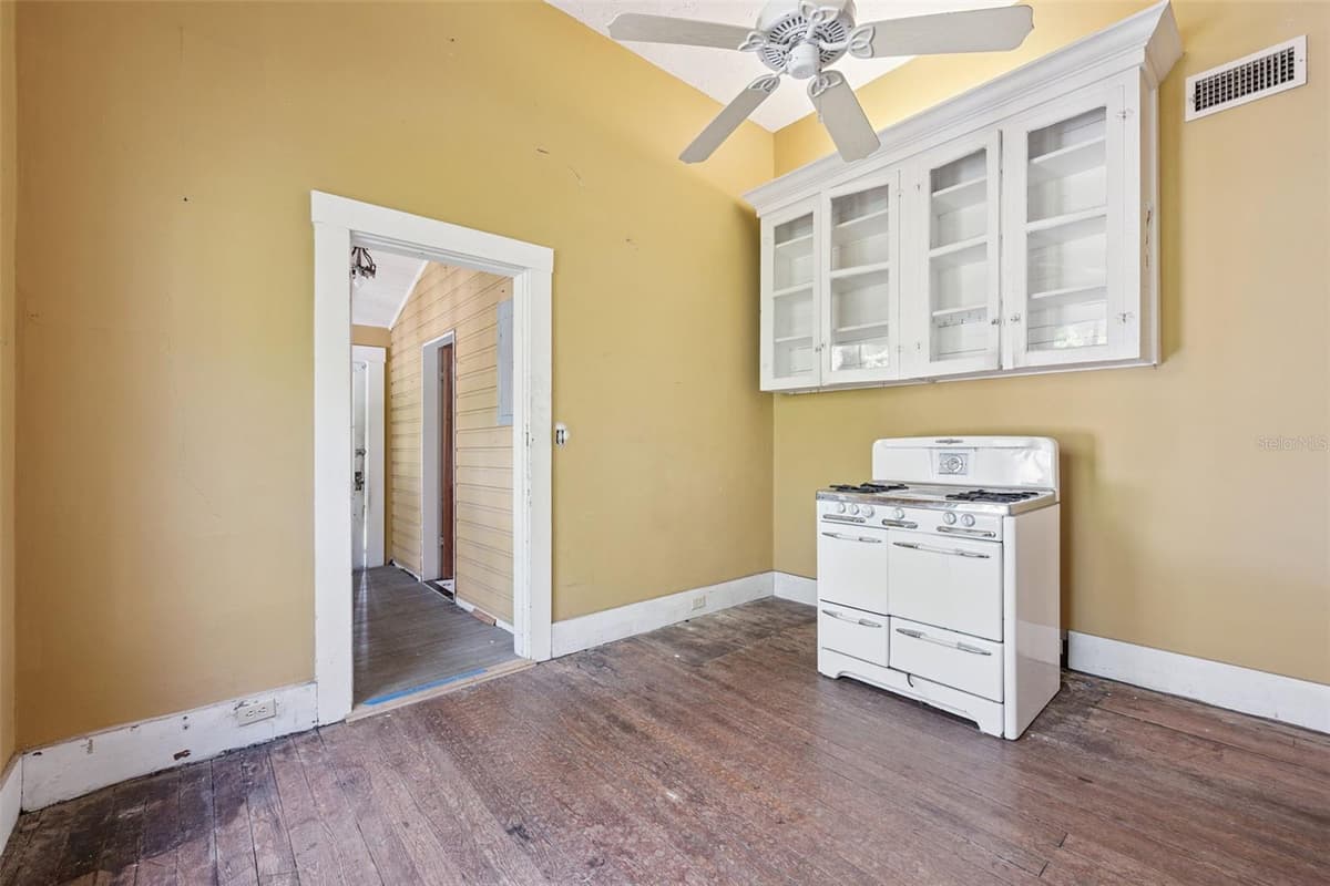 251 HORATIO AVENUE — photo 14 of 50