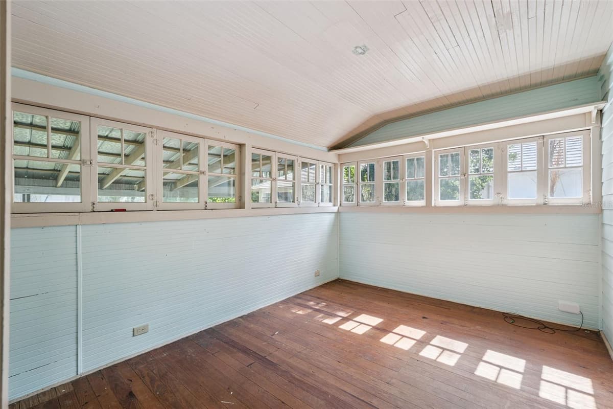 251 HORATIO AVENUE — photo 22 of 50