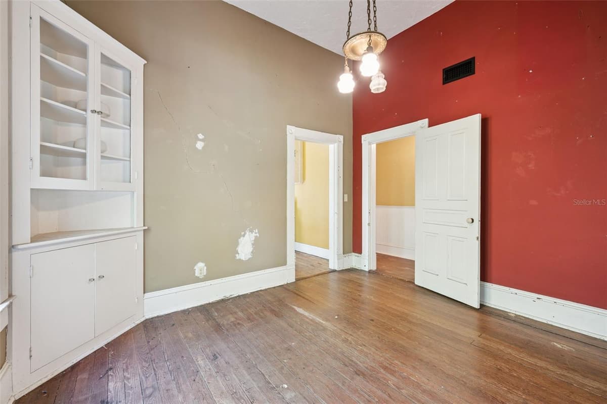251 HORATIO AVENUE — photo 10 of 50