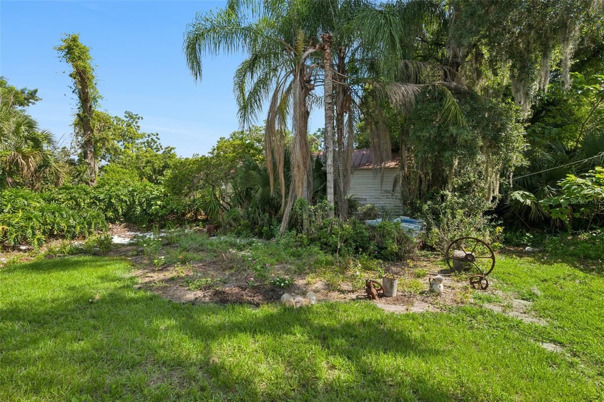 251 HORATIO AVENUE — photo 36 of 50
