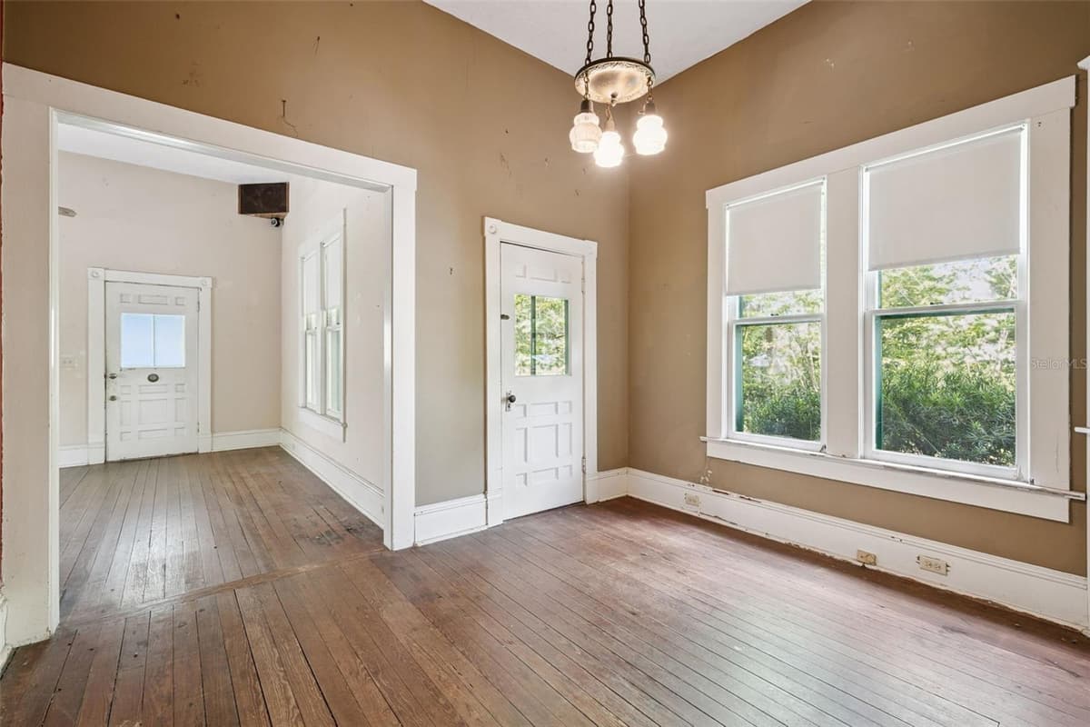 251 HORATIO AVENUE — photo 9 of 50