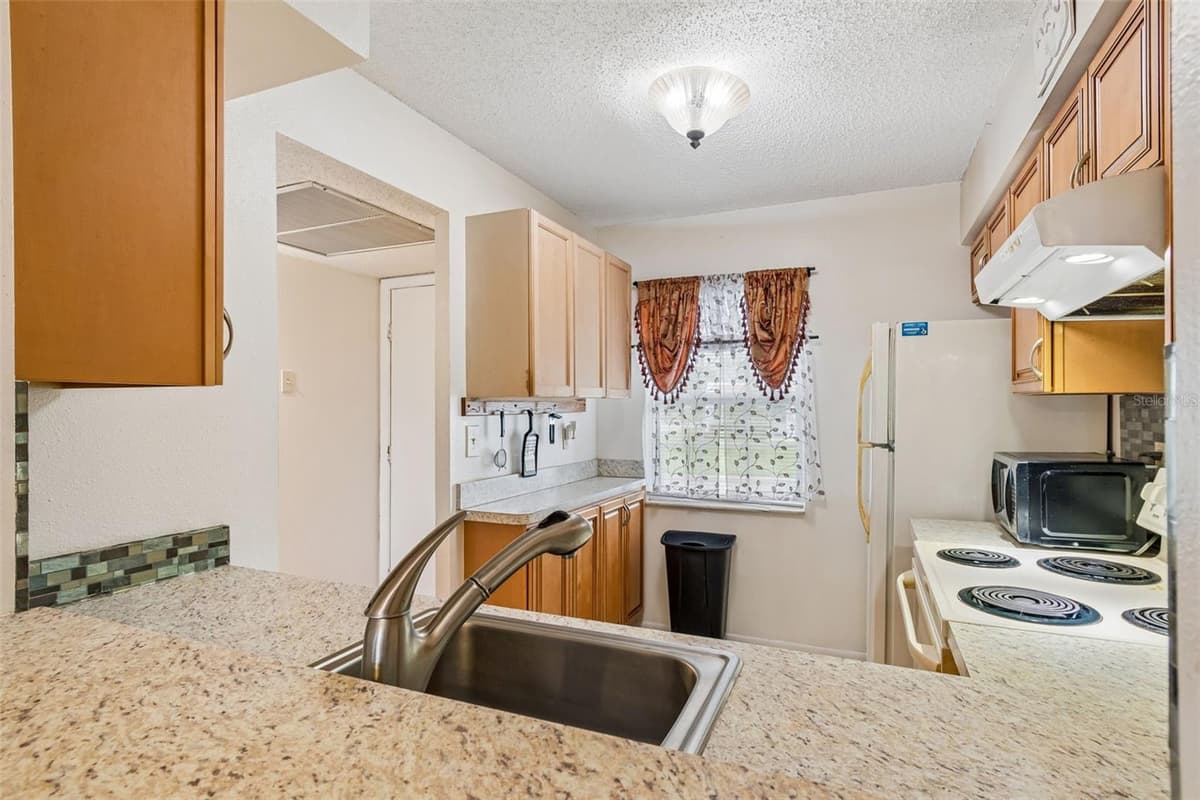 11110 CARRIAGE HILL DRIVE — photo 12 of 87