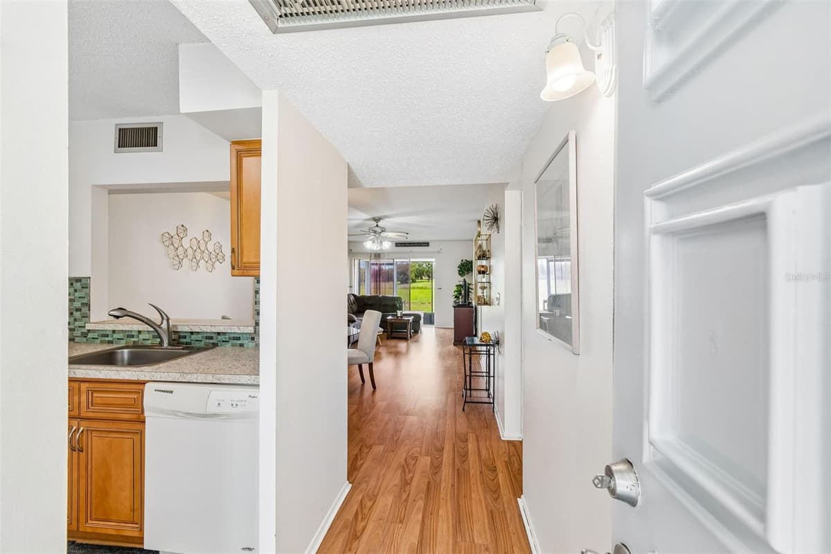 11110 CARRIAGE HILL DRIVE — photo 4 of 87