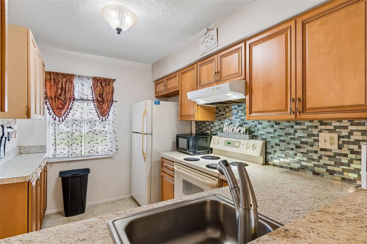 11110 CARRIAGE HILL DRIVE — photo 13 of 87