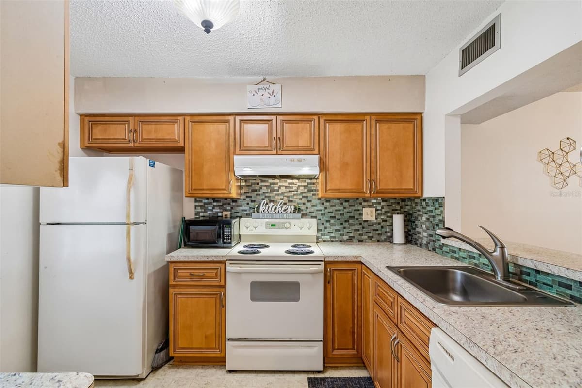 11110 CARRIAGE HILL DRIVE — photo 14 of 87