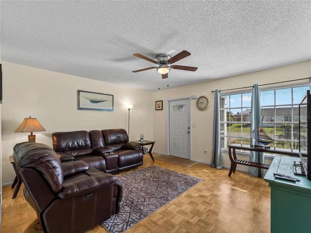 119 OLDENBURGH COURT — photo 4 of 39