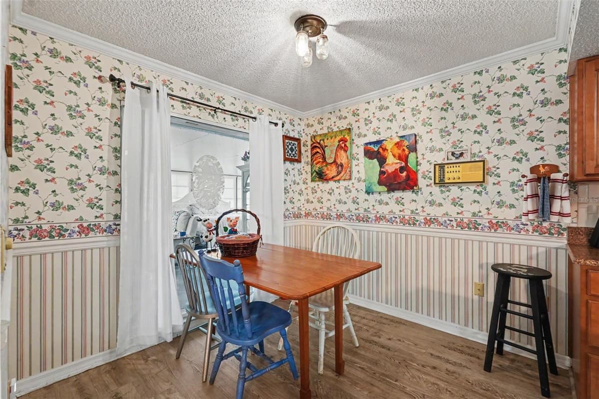 8251 EARLSHIRE LANE — photo 7 of 50