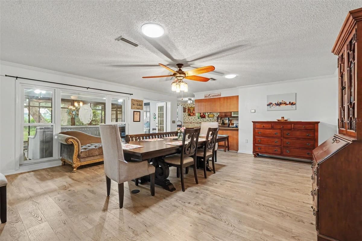 8251 EARLSHIRE LANE — photo 3 of 50