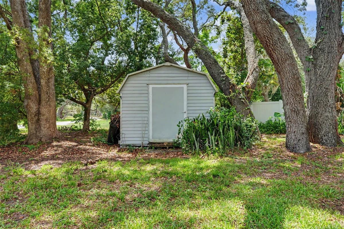 8251 EARLSHIRE LANE — photo 41 of 50