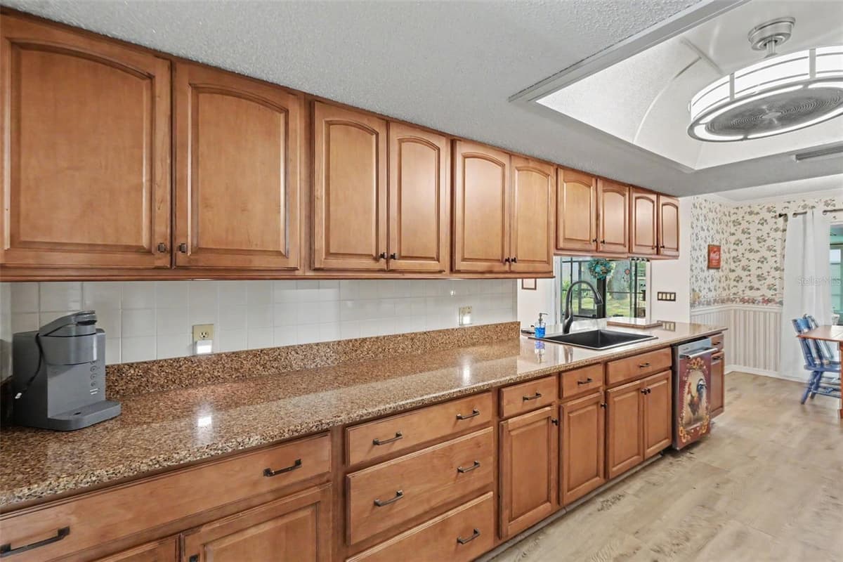 8251 EARLSHIRE LANE — photo 37 of 50