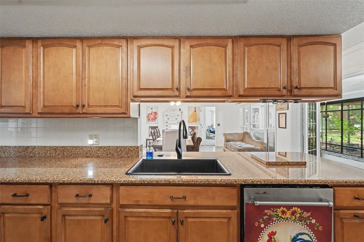 8251 EARLSHIRE LANE — photo 5 of 50