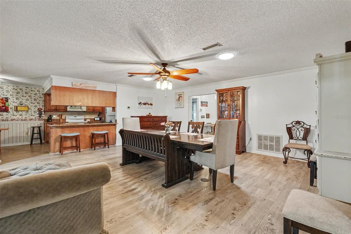 8251 EARLSHIRE LANE — photo 32 of 50