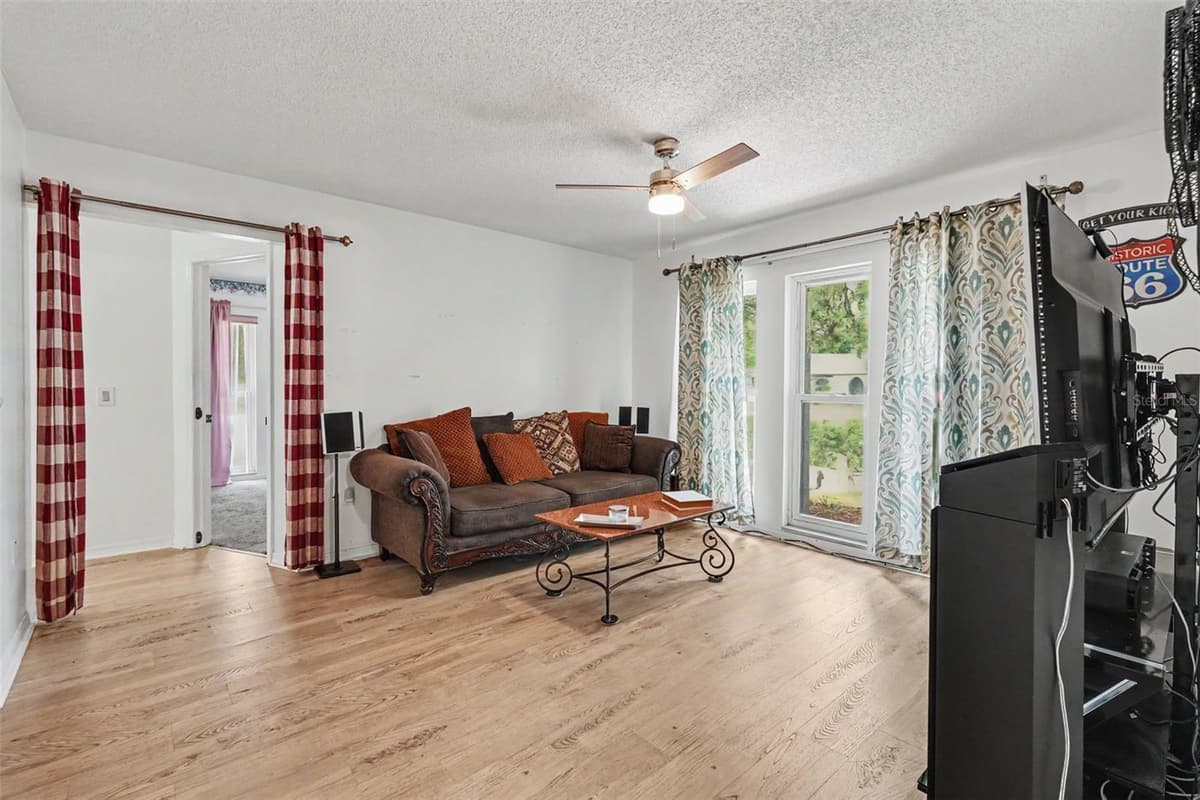 8251 EARLSHIRE LANE — photo 4 of 50