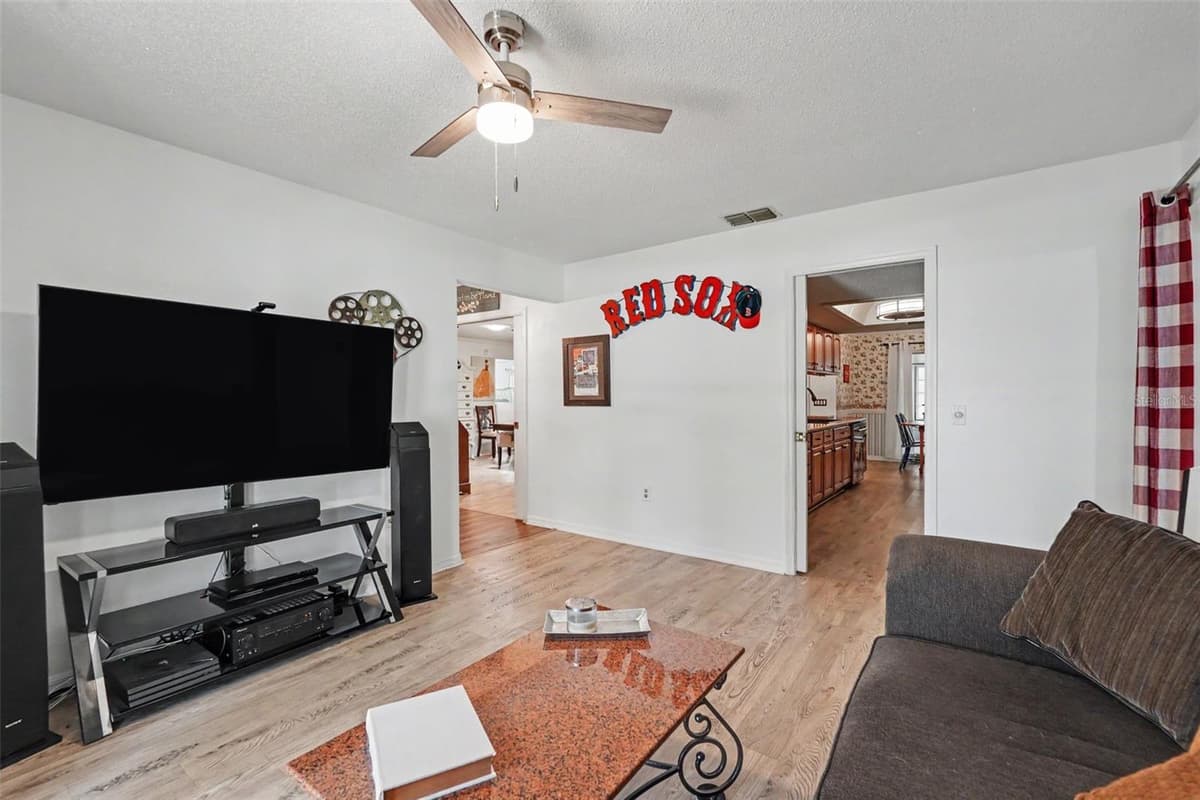 8251 EARLSHIRE LANE — photo 16 of 50