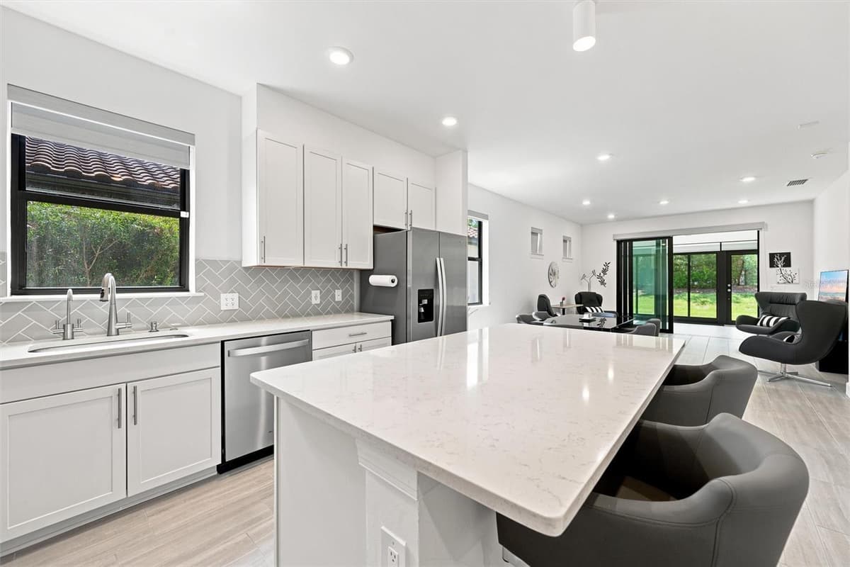 6713 ALSTEAD CIRCLE — photo 11 of 65