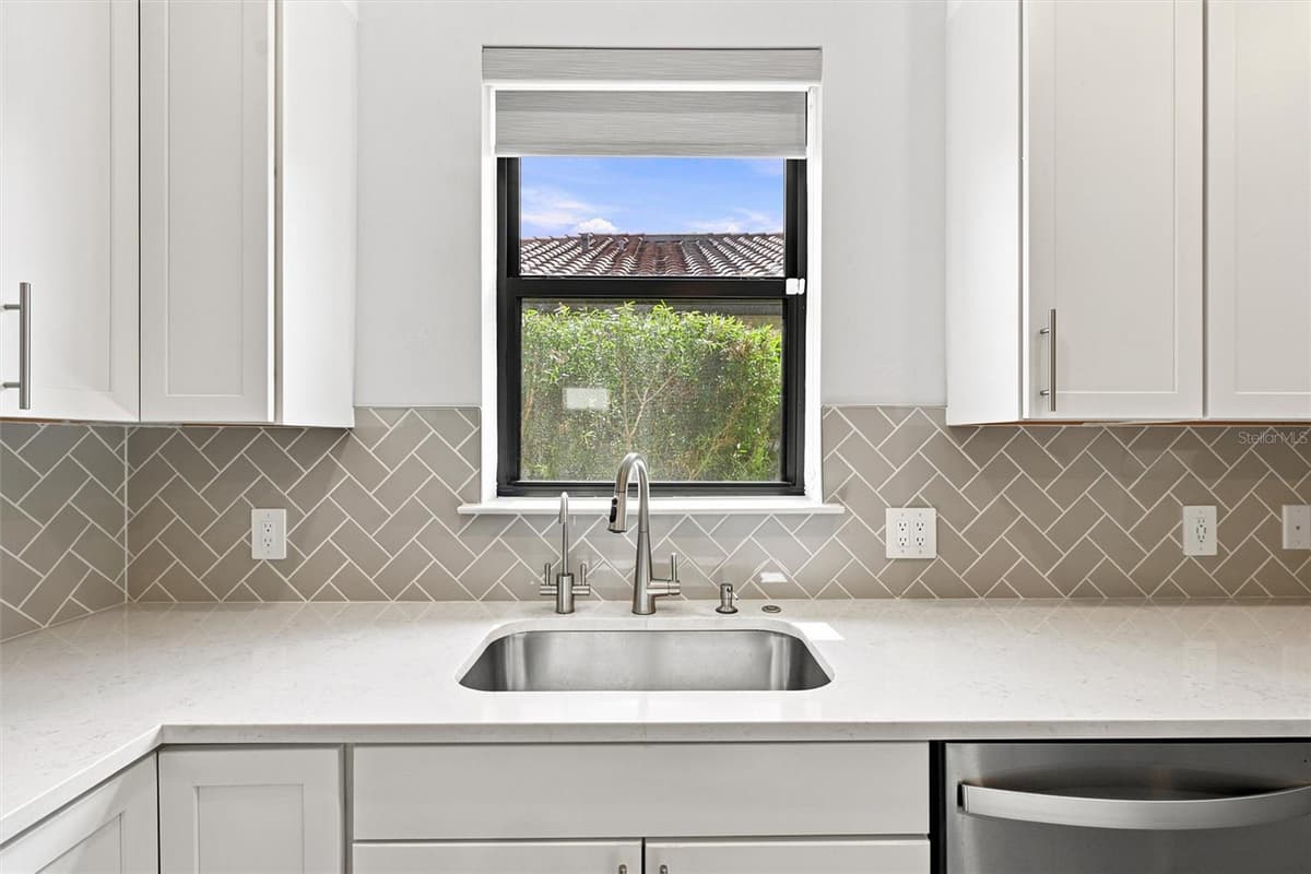 6713 ALSTEAD CIRCLE — photo 16 of 65