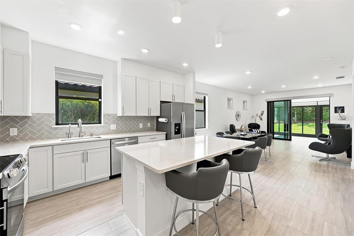 6713 ALSTEAD CIRCLE — photo 10 of 65