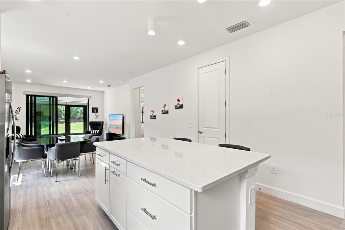 6713 ALSTEAD CIRCLE — photo 17 of 65