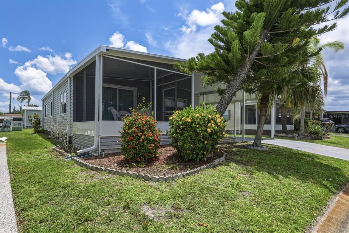 2100 KINGS HIGHWAY — photo 4 of 82