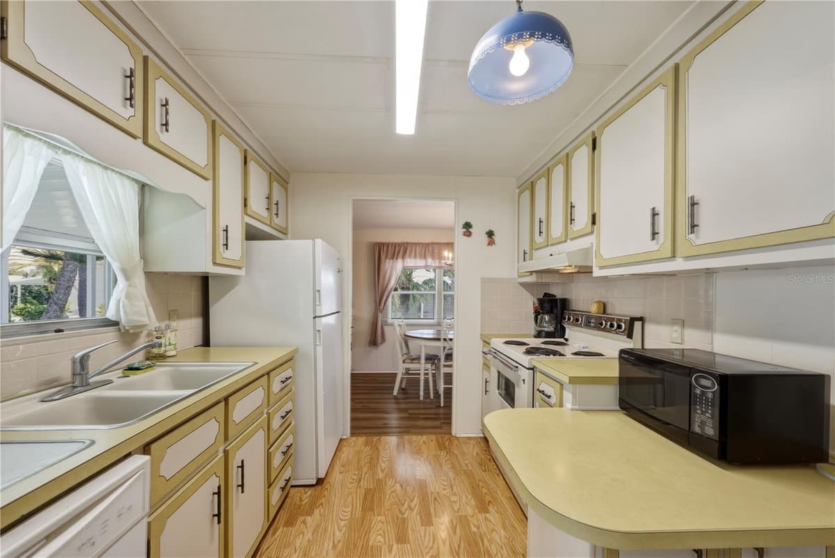 2100 KINGS HIGHWAY — photo 13 of 82