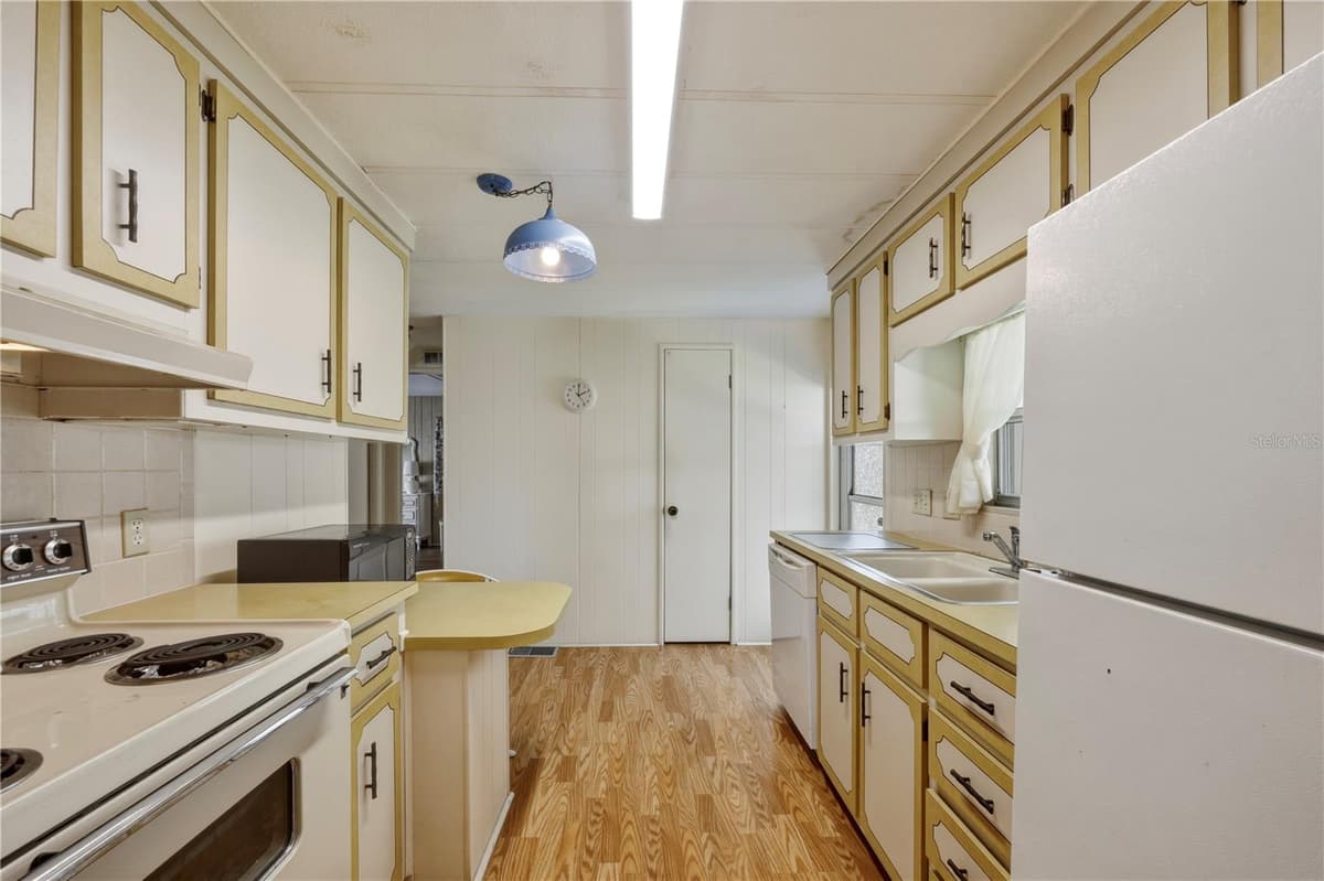 2100 KINGS HIGHWAY — photo 15 of 82