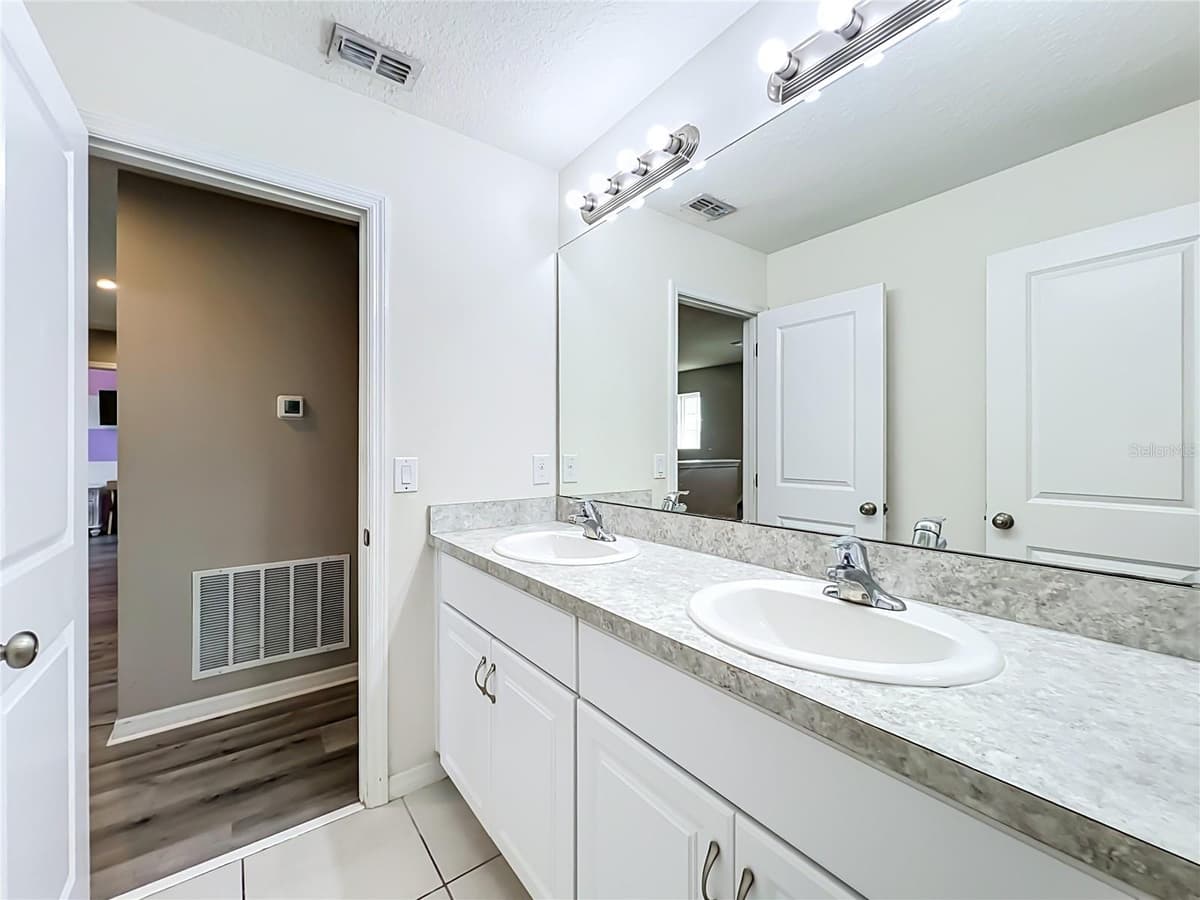 405 KESTREL DRIVE — photo 29 of 46