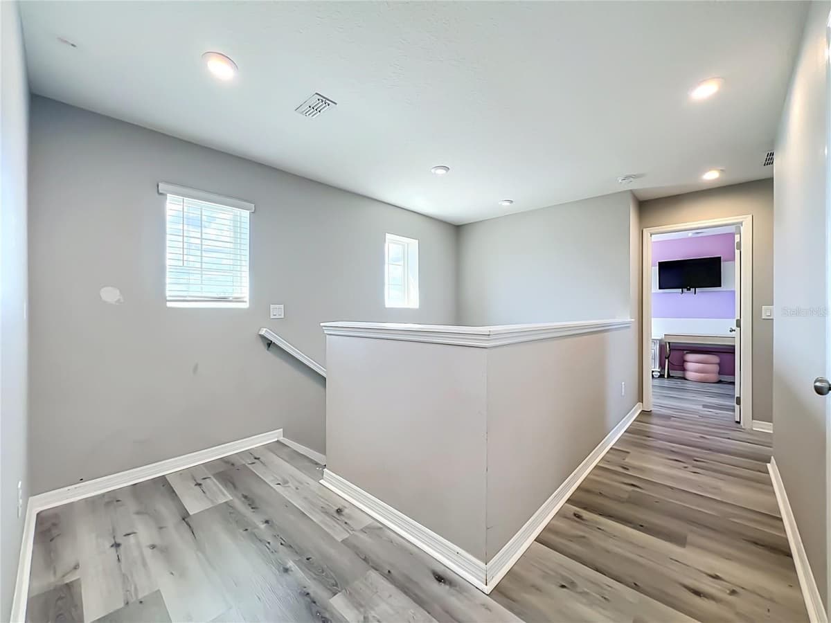 405 KESTREL DRIVE — photo 22 of 46