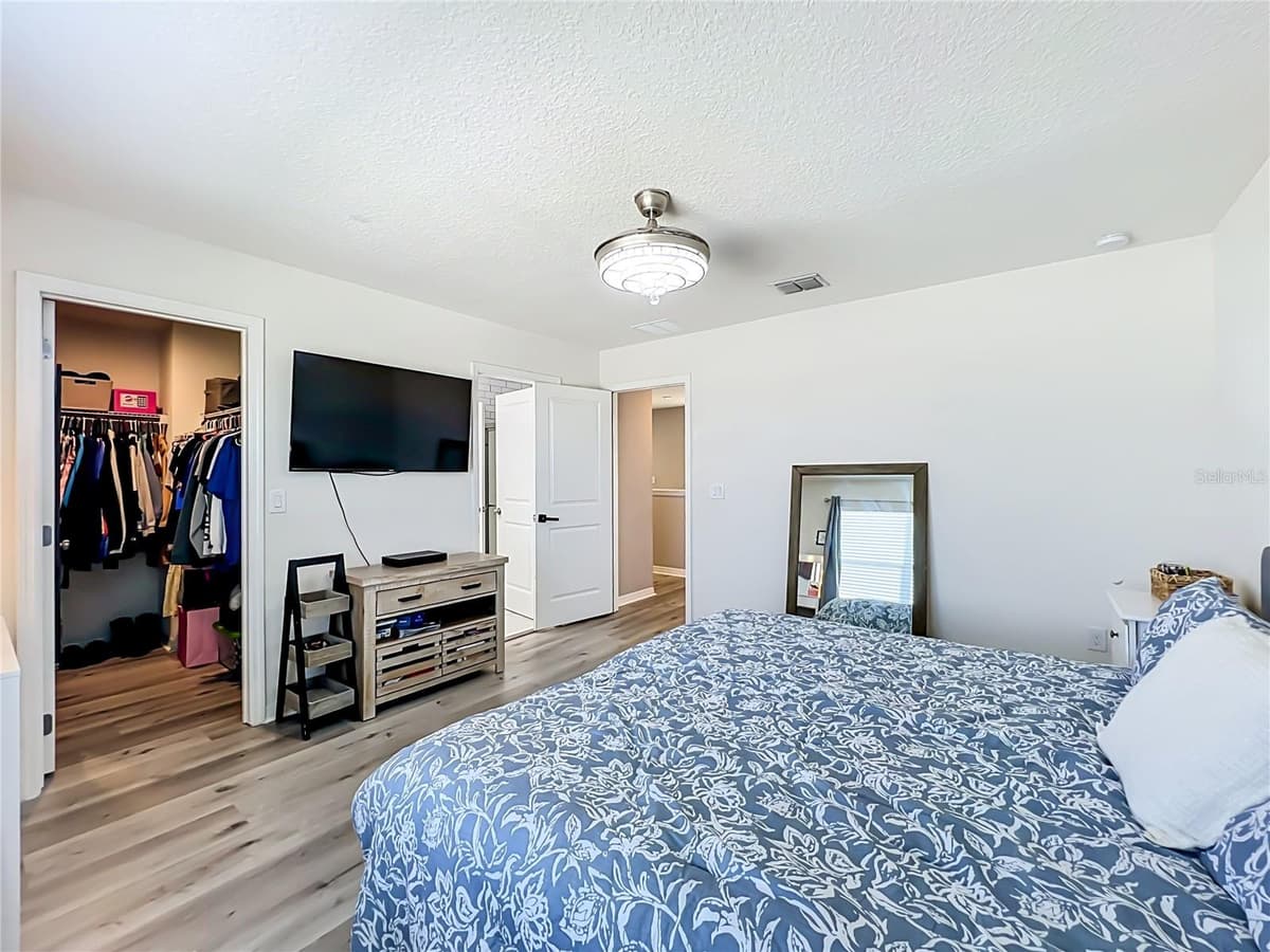 405 KESTREL DRIVE — photo 34 of 46