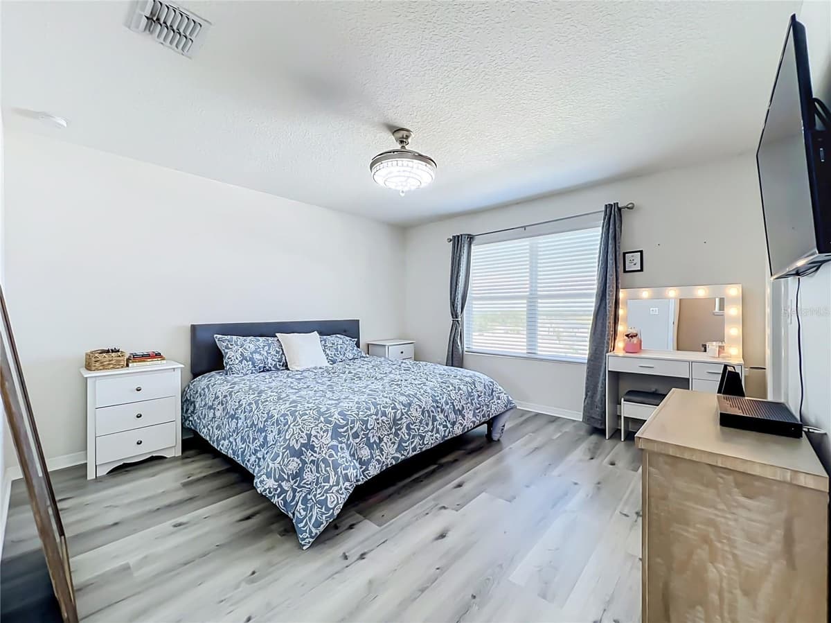 405 KESTREL DRIVE — photo 32 of 46