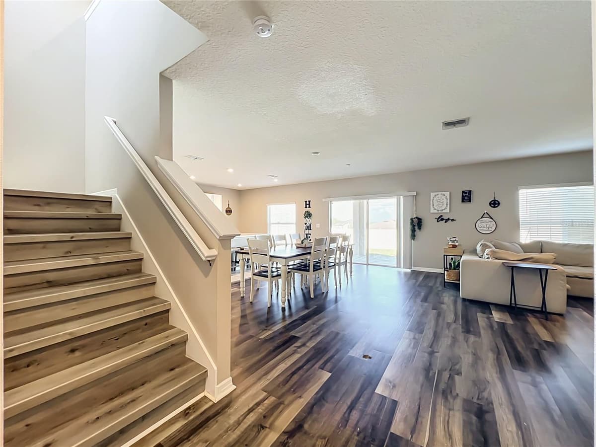 405 KESTREL DRIVE — photo 7 of 46