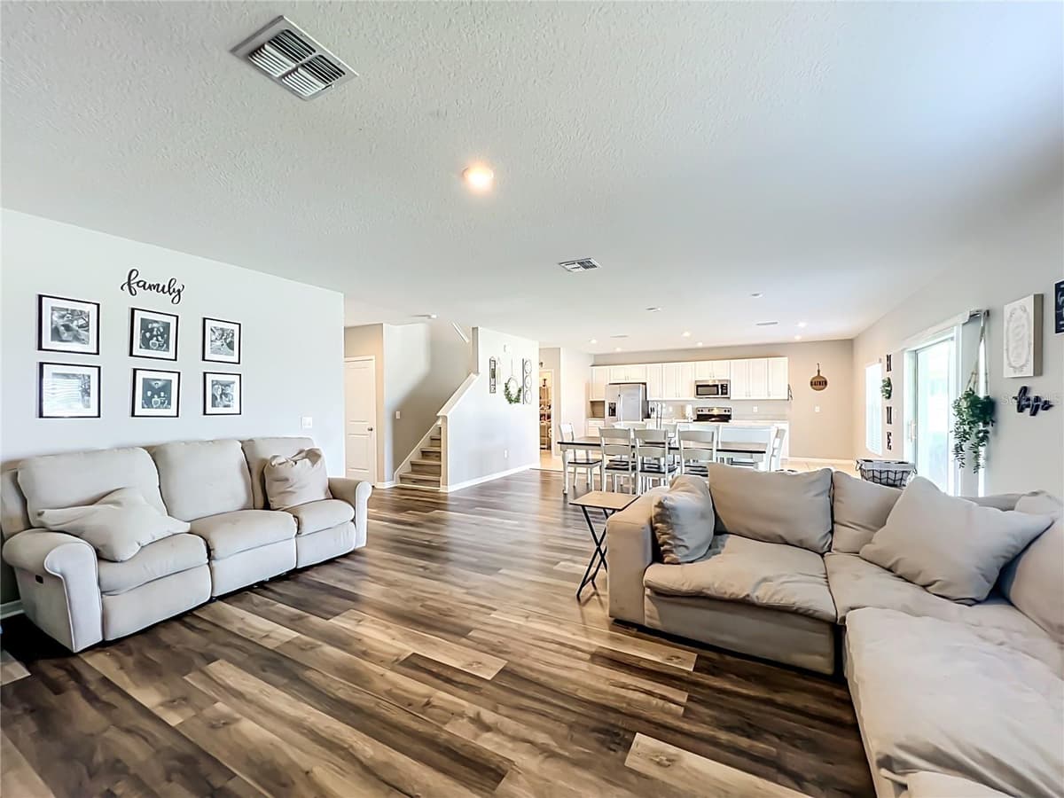 405 KESTREL DRIVE — photo 9 of 46
