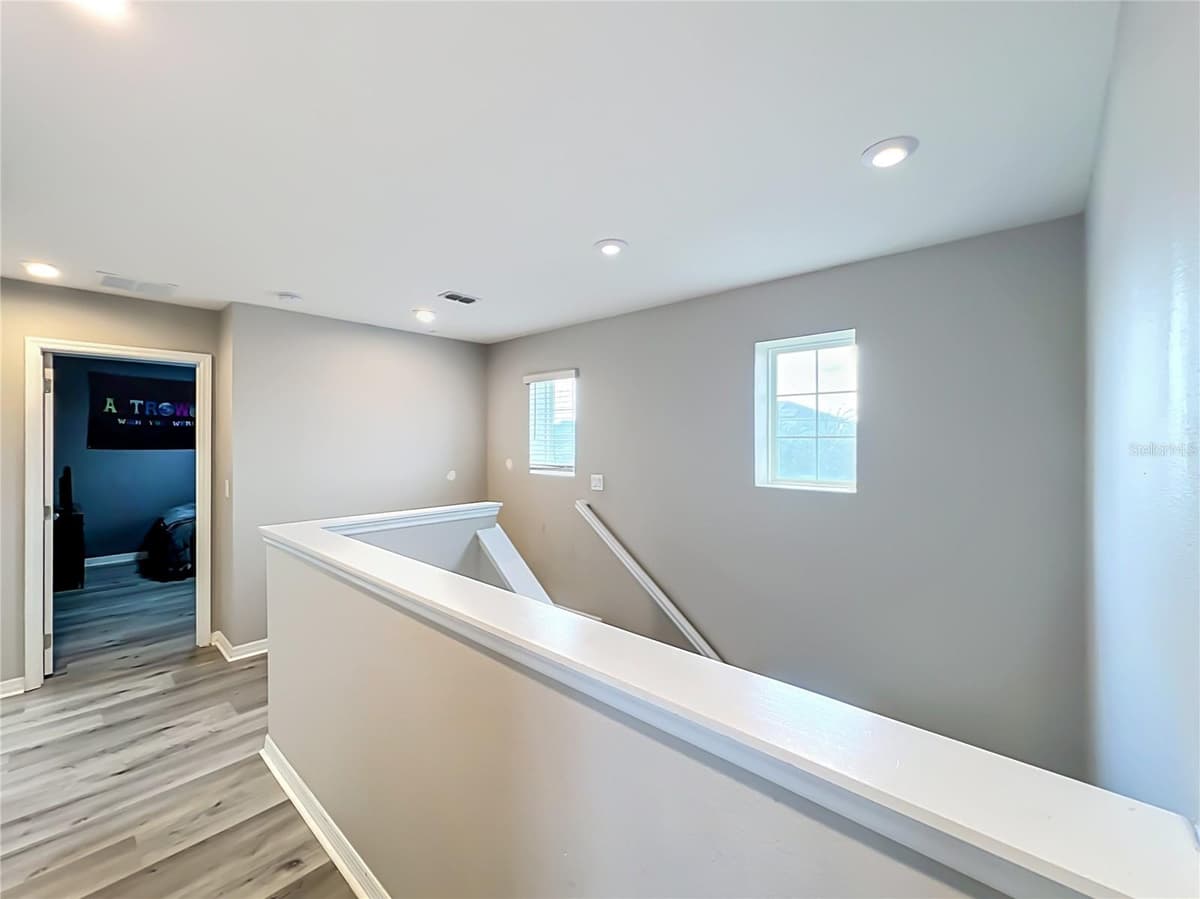 405 KESTREL DRIVE — photo 23 of 46