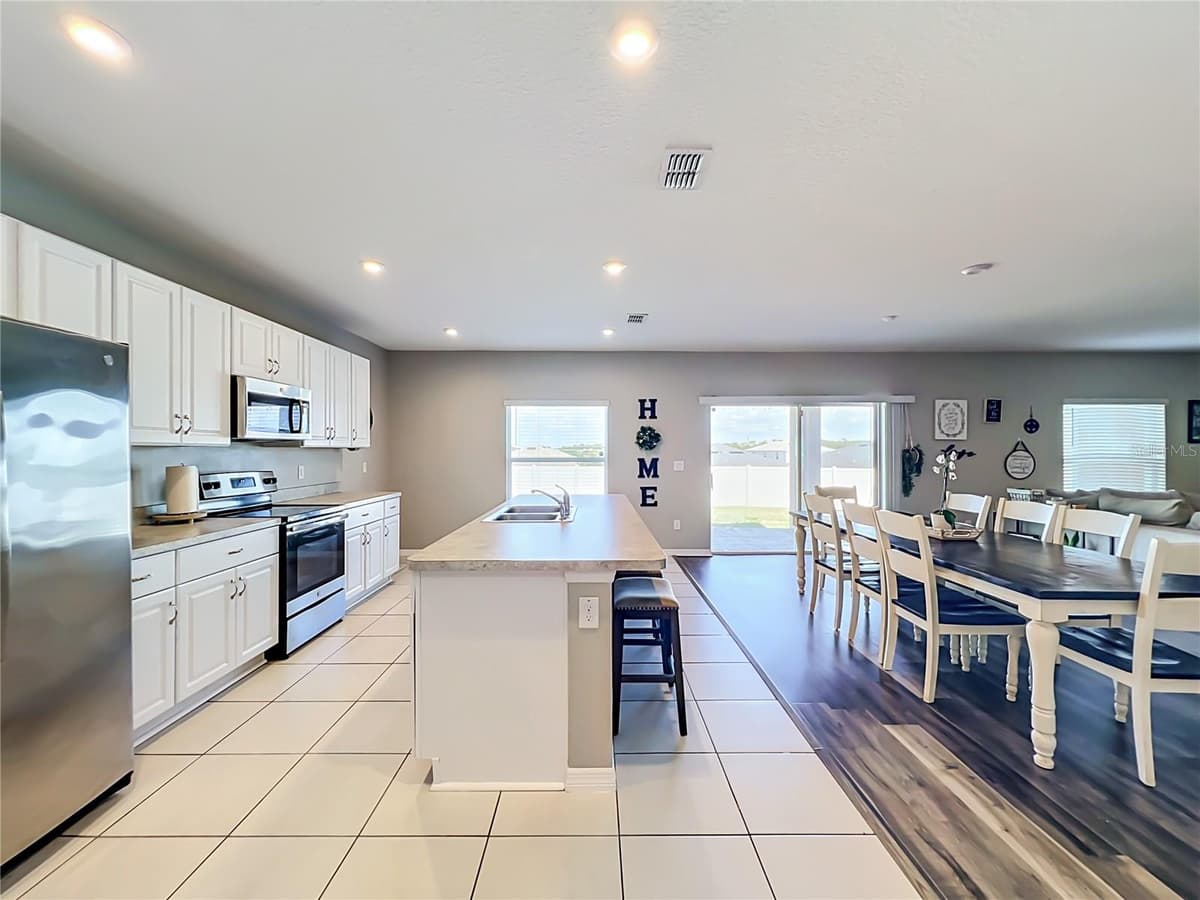 405 KESTREL DRIVE — photo 15 of 46
