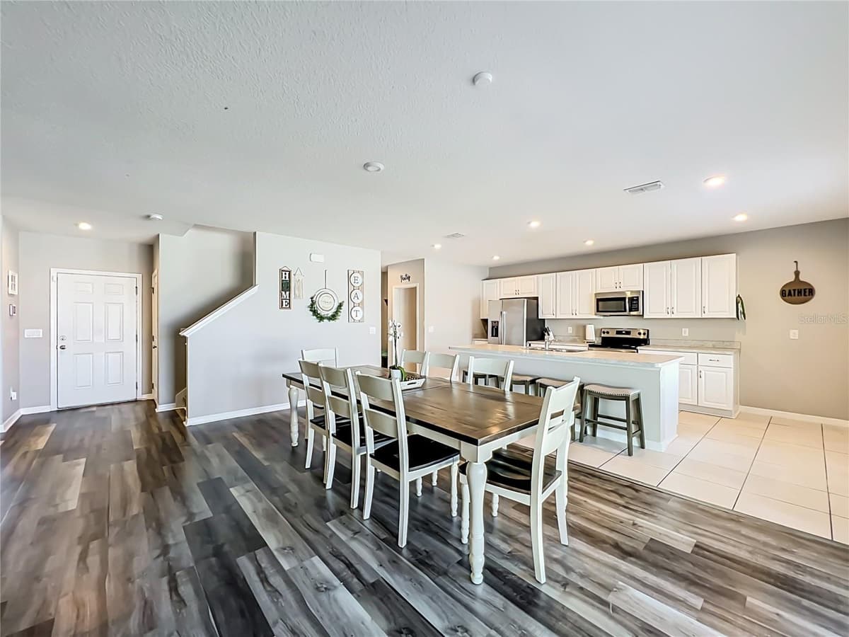405 KESTREL DRIVE — photo 13 of 46