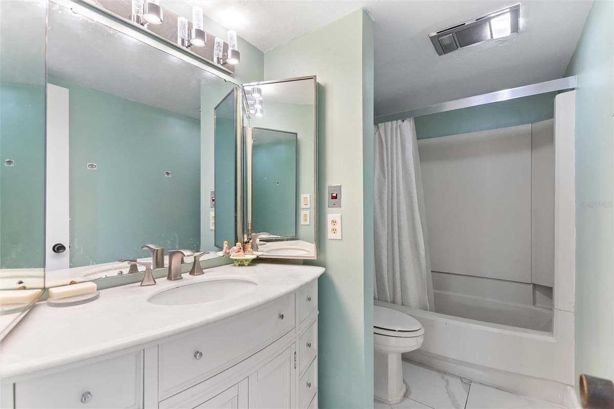 907 TENNIS WAY — photo 14 of 25