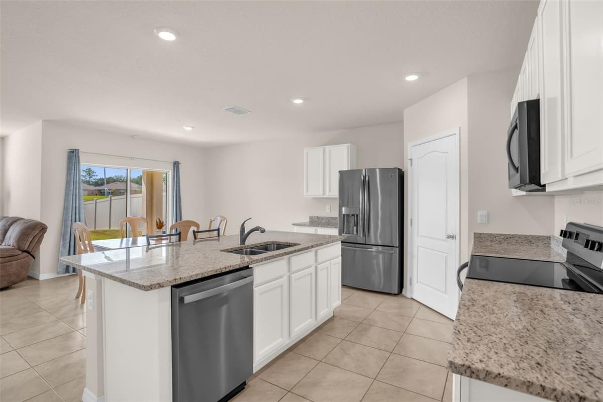 5242 MAHOGANY DRIVE — photo 9 of 32