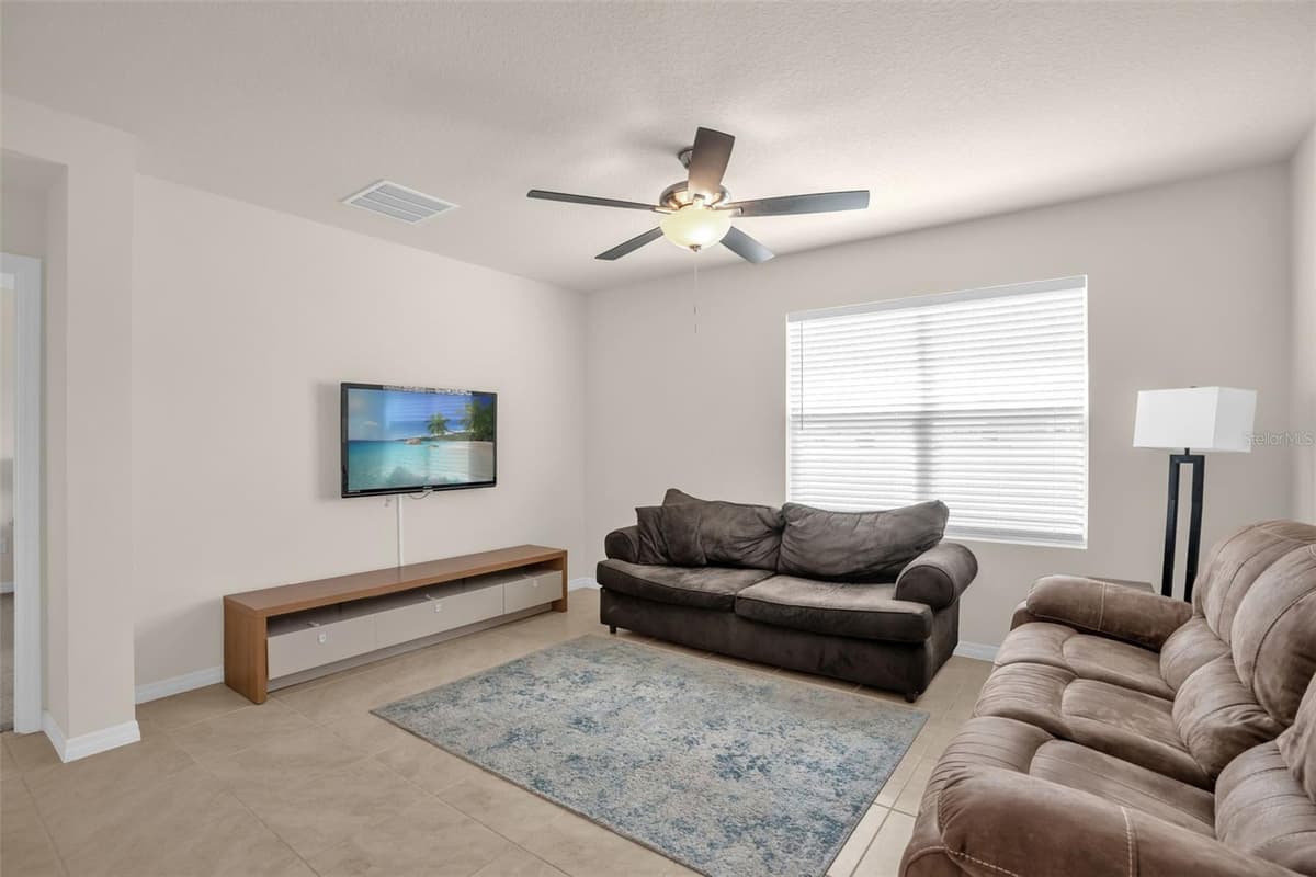 5242 MAHOGANY DRIVE — photo 4 of 32