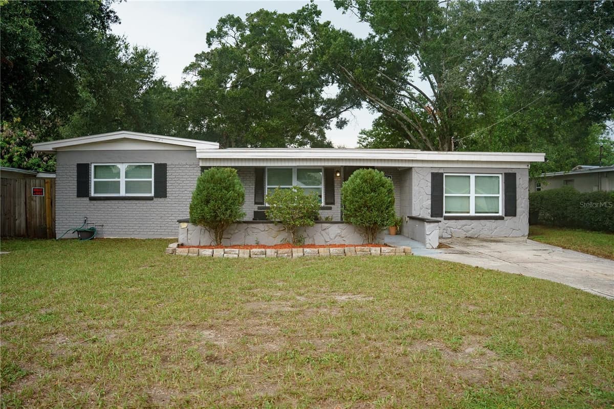 10906 LANTANA AVENUE — photo 2 of 38