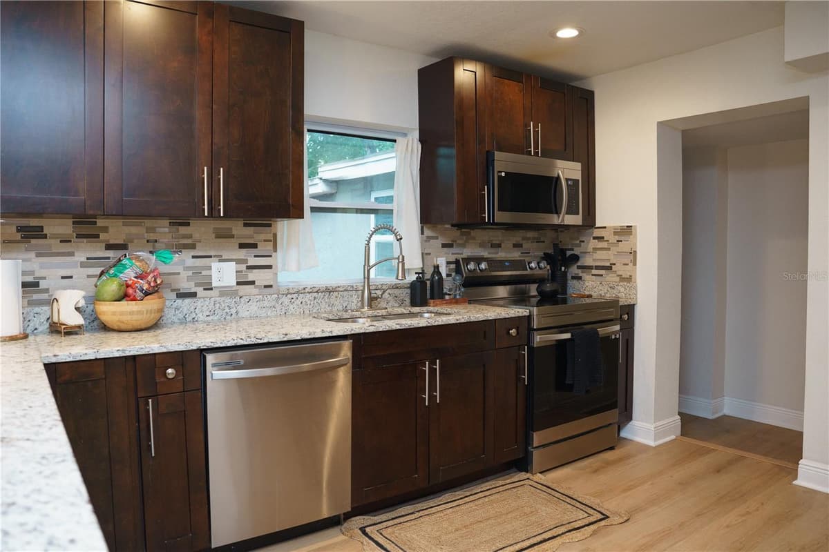 10906 LANTANA AVENUE — photo 27 of 38