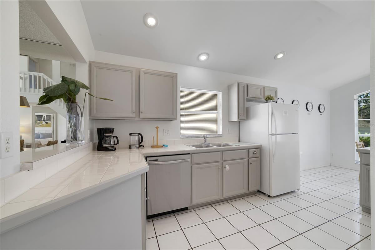 2135 MALLORY CIRCLE — photo 10 of 27
