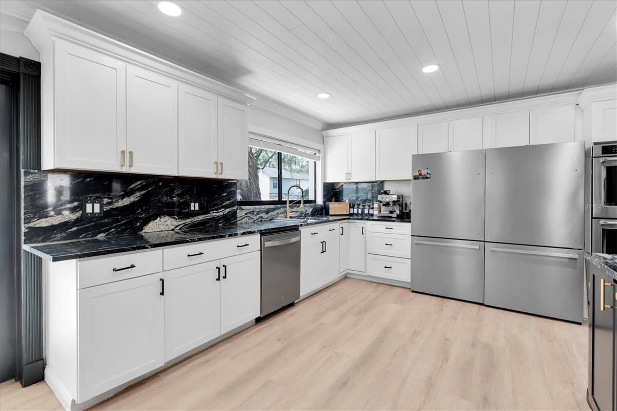 1901 LANDSIDE DRIVE — photo 12 of 50