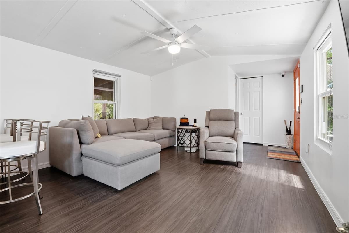 9295 LUNA DRIVE — photo 11 of 43