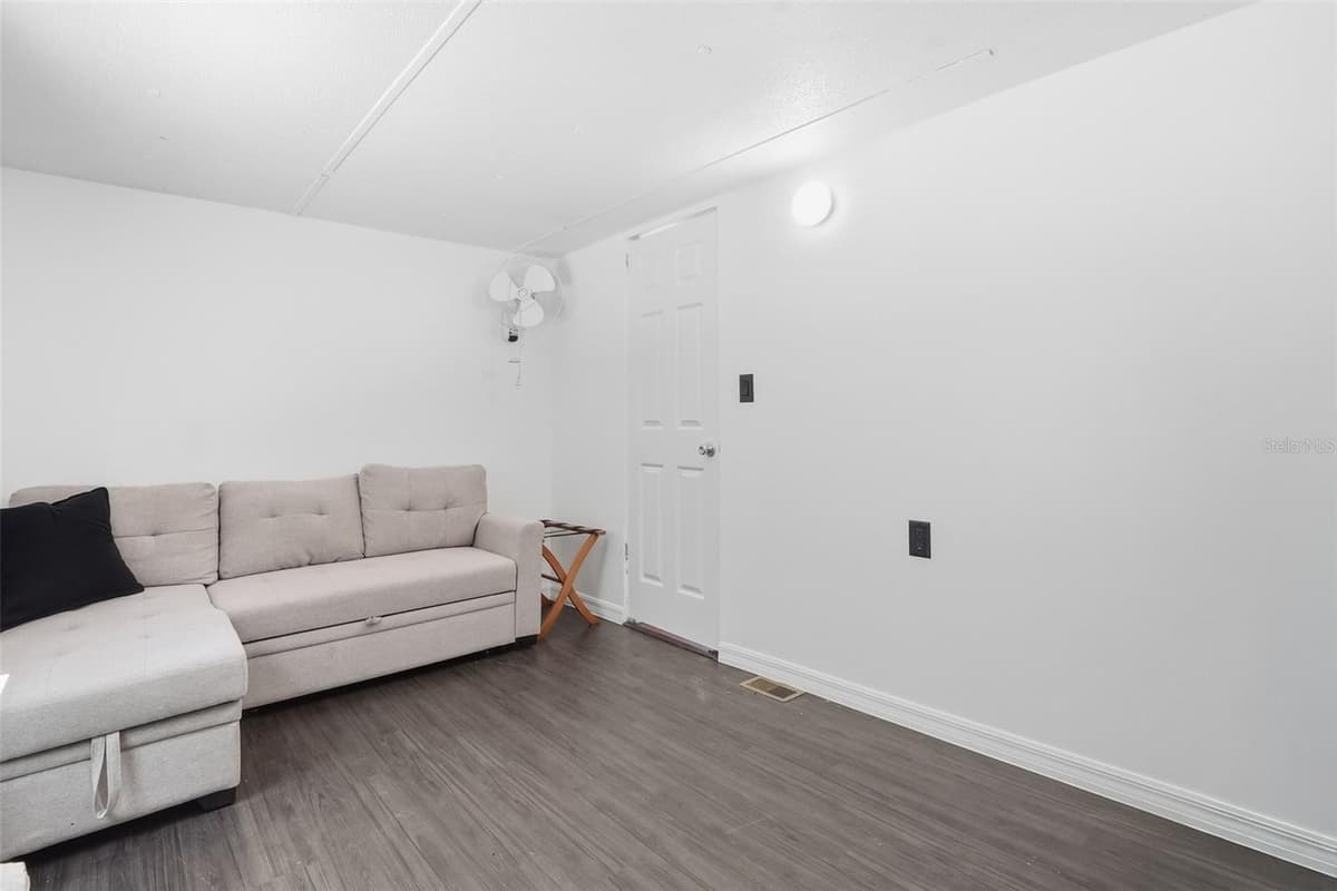 9295 LUNA DRIVE — photo 17 of 43