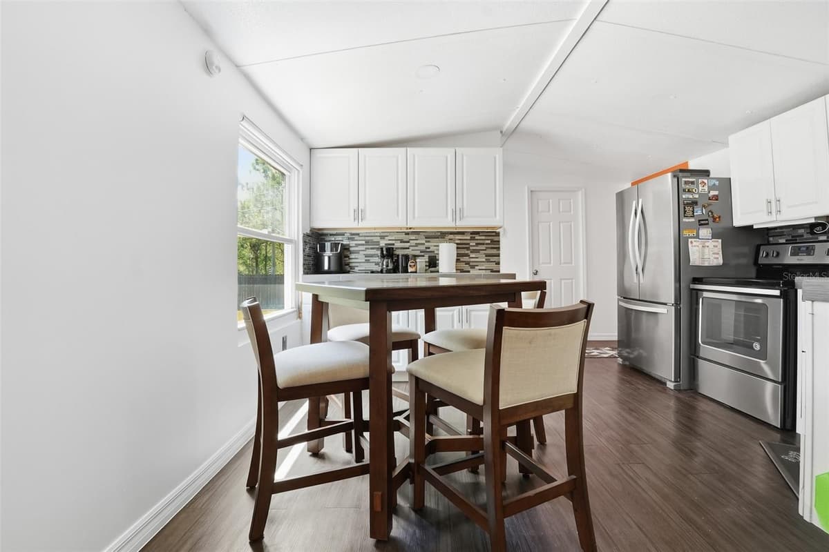 9295 LUNA DRIVE — photo 4 of 43