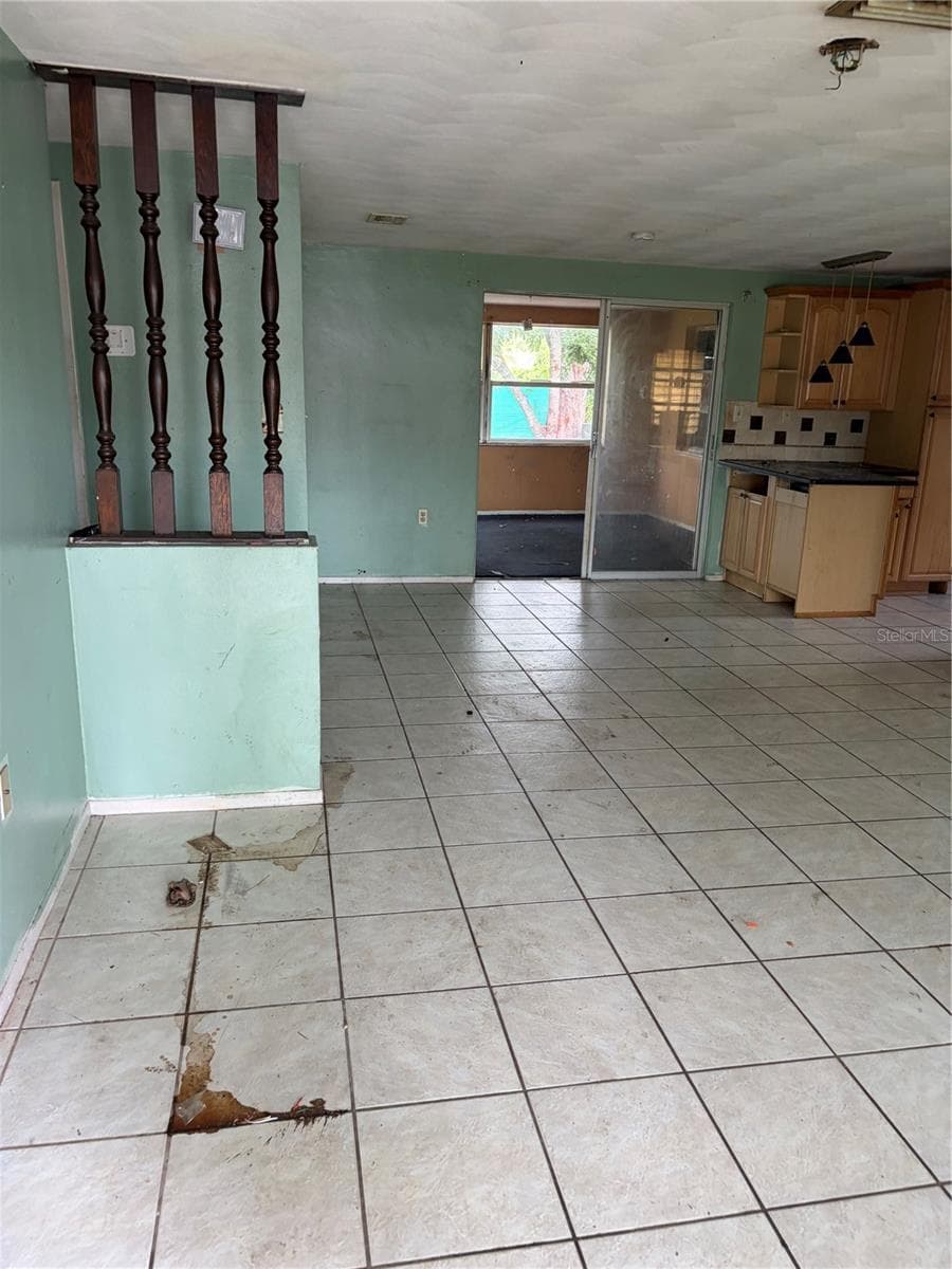 7230 WESTWIND DRIVE — photo 10 of 32