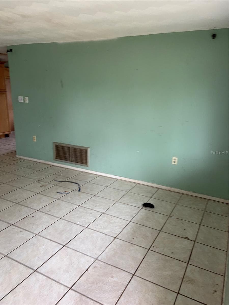 7230 WESTWIND DRIVE — photo 11 of 32