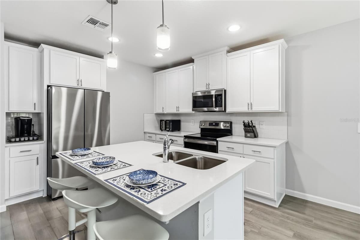 385 CAPE HONEYSUCKLE PLACE — photo 11 of 52